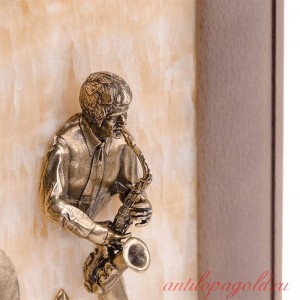 Картина-панно Контрабасист и саксофонист на ониксе
