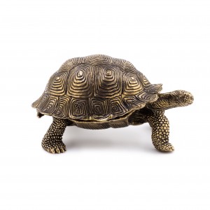 Шкатулка в виде черепахи с ручной росписью