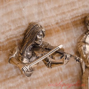 Картина Скрипачка и контрабасист на ониксе