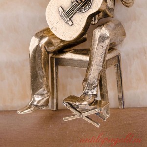 Картина на ониксе Гитарист