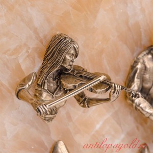 Картина-панно Скрипачка и саксофонист на натуральном камне оникс