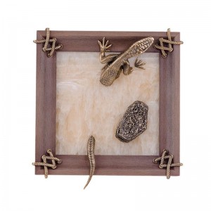 Картина Ящерица с камнем из оникса и бронзы