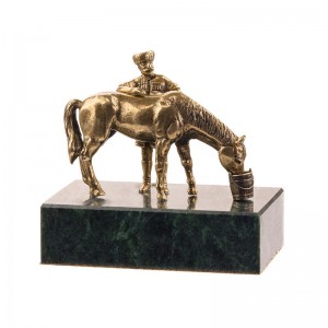 Статуэтка Горец и лошадь на камне